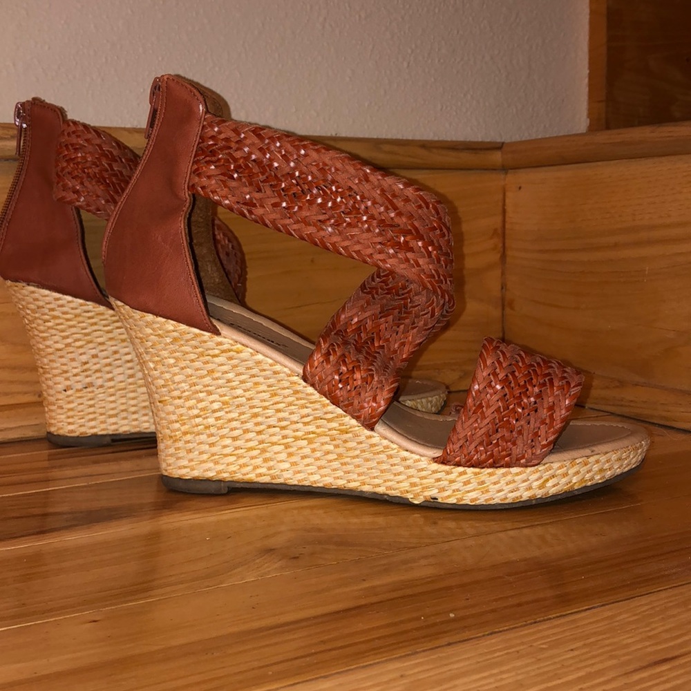 Stylish burnt orange wedge!
